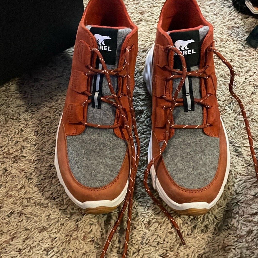 Size 8 waterproof Sorel Kinetic Breakthru Caribou WP